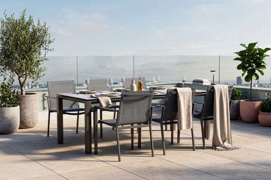 Concept dining set op dakterras