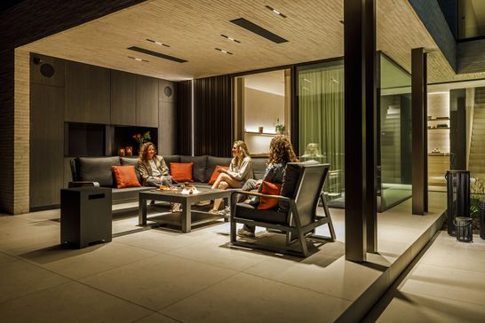 Montana loungeset met lava aluminium frame en teakhouten details