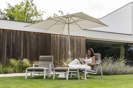 Relaxstoel Bondi wit aluminium met beige soltex kussens