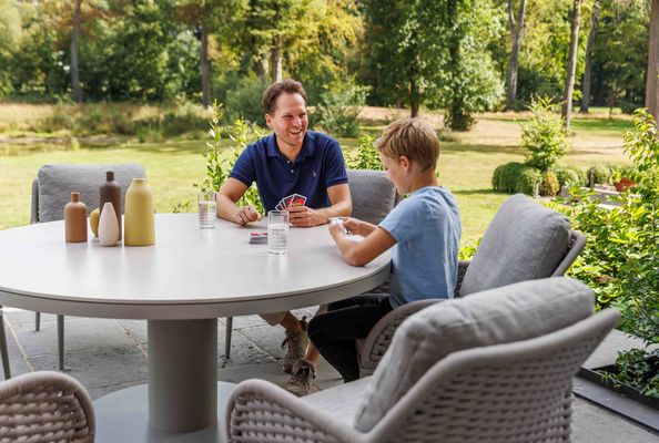 Lima low dining set met ronde tafel in beige aluminium