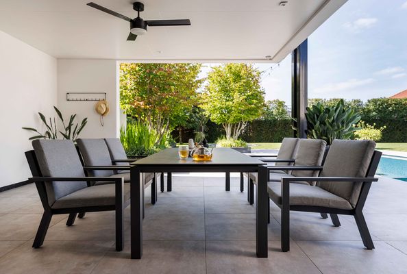 Lage dining set Timber voor 6 personen in lava aluminium met keramisch tafelblad