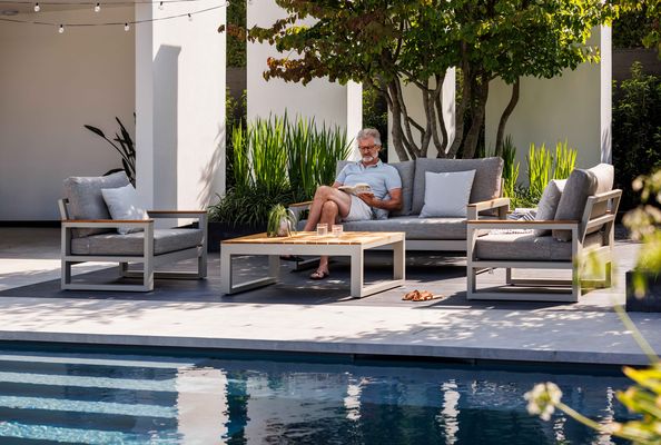 Soho loungeset beige aluminium met teakhout en beige all-weather soltex kussens