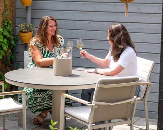 Oslo tuintafel met Soho tuinstoelen in beige aluminium