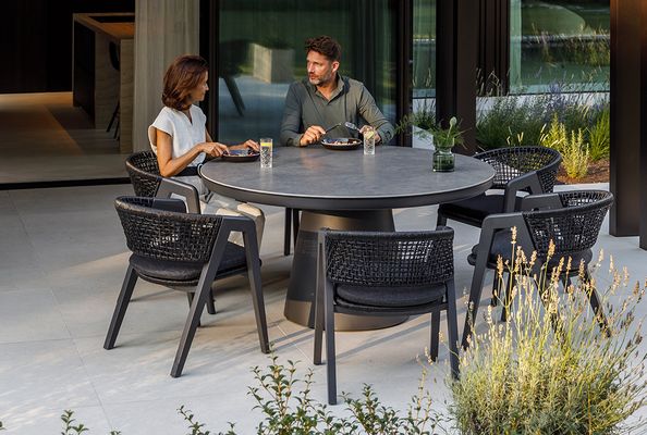 Algarve tuintafel met Fitz Rot tuinstoelen lava aluminium