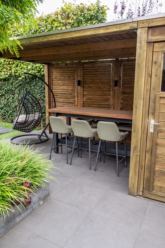 Outdoor Living Story Timber lounge en Nuna barstoelen