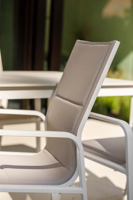 Salvador tuintafel voor 4 personen met Sense tuinstoelen in wit aluminium