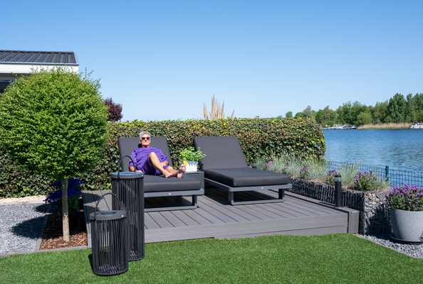 Kijkje bij onze klant thuis in Brielle - terras aan het water met Life tuinmeubelen